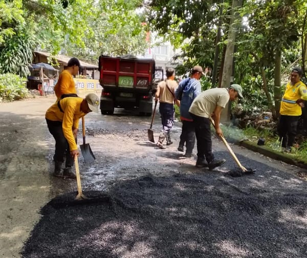 Pemkot Depok Lakukan Pemeliharaan Jalan Melalui Pengaspalan Berbahan Hotmix