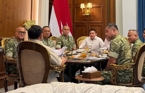Presiden Prabowo Terima Laporan Pembangunan 300 Jembatan dan Renovasi Sekolah Terdampak Bencana
