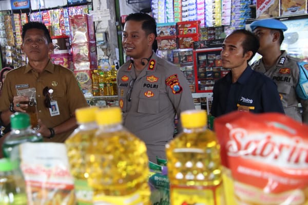 Kapolres Sumenep Sidak Minyakita Di Pasar Anom Sumenep, Pastikan Stok Aman dan Harga Stabil