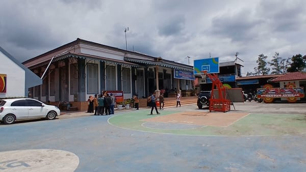 Kweekschool Bukittinggi: Saksi Bisu Pembakuan Bahasa Indonesia dalam Sejarah