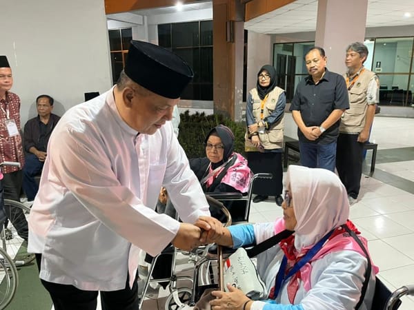 JCH Gelombang Kedua asal Riau Diberangkatkan, Plt Gubri: Manfaatkan Waktu untuk Mendekatkan Diri kepada Allah