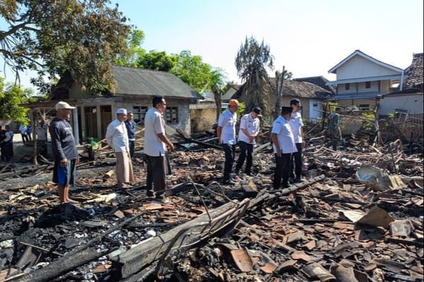 Wabup Tinjau Kebakaran Di Desa Bandilan, Hanguskan Dua Rumah