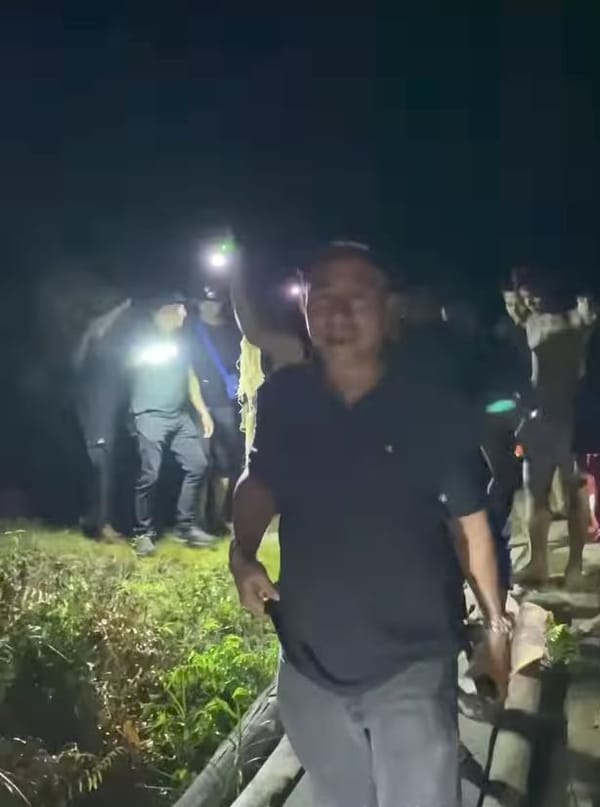 Menyusuri Sunyi Hutan Adat, Krisantus Kurniawan Dengar Denyut Jiwa Dayak di Situs Keramat Raja Mawikng