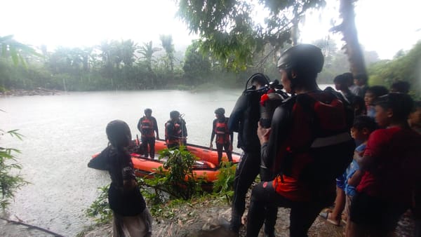 SAR Mataram Temukan Pemancing yang Tenggelam di Sungai Jembatan Kembar dalam Kondisi Meninggal Dunia