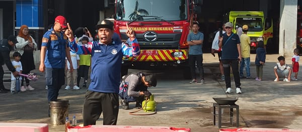 Damkar Pemkab Bogor Beri Edukasi Kepada Masyarakat Saat Car Free Day