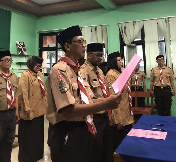 Gelar Regenerasi, Pengurus Gugus Depan dan Dewan Ambalan SMKN 59 Jakarta Resmi Dilantik