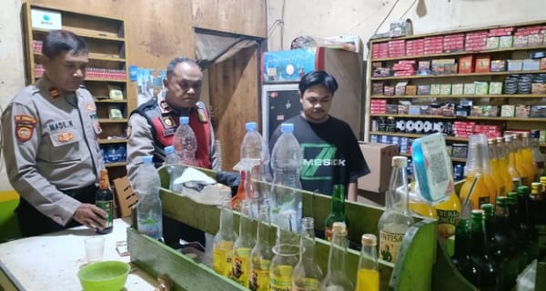 Polsek Ciracas Gelar Operasi Cipta Kondisi: Sita Belasan Botol Miras Tanpa Izin