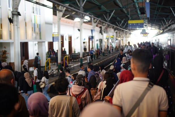 Penumpang Padati Stasiun Yogyakarta dan Solo Jelang Libur Panjang Kenaikan Yesus Kristus