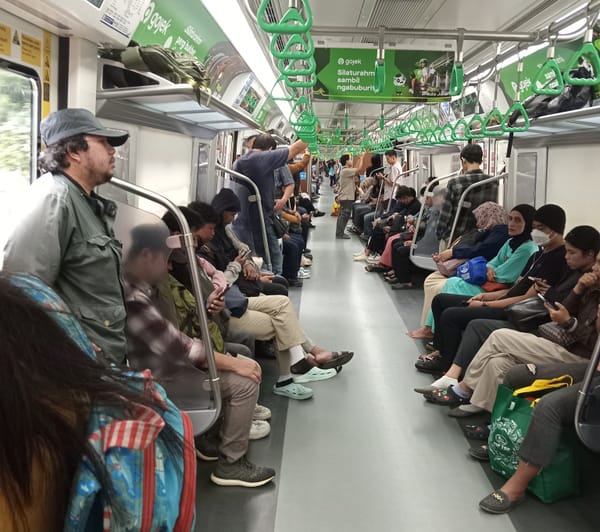 Intip Kondisi KRL Bogor - Jakarta Saat WFH, Benarkah Lebih Manusiawi ?