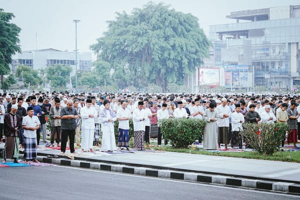 Ribuan Warga Padati Alun-alun Purwokerto untuk Salat Idul Adha 1447 H