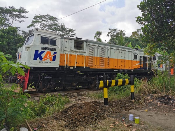 KAI Daop 5 Tutup Perlintasan Liar di Jeruklegi