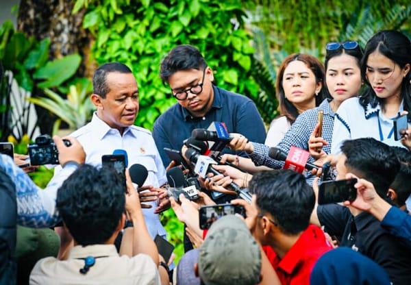 Lapor Prabowo, Bahlil Pastikan Stok BBM hingga LPG Aman