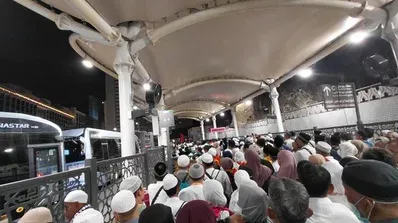 Atasi Desakan Jemaah di Ajyad, PPIH Terapkan Buka Tutup Tambah Bus Shalawat