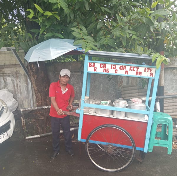 Aroma Tomat Polandia :  Perjuangan Penjual Bubur Kacang Hijau Mengubah Nasib Keluarga