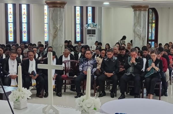 Gubenur Maluku Letakkan Batu Penjuru Pastori Jemaat GPM Imanuel Karpan