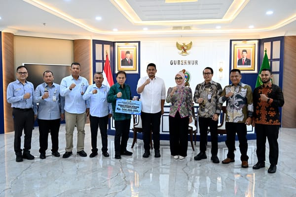 Disaksikan Gubernur Sumut Boby, Wagub Lampung Jihan Serahkan Dana Bantuan Kemanusiaan  Kepada Wabub Tapanuli Selatan