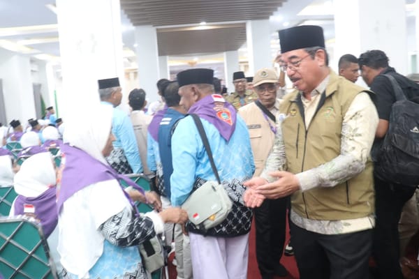 Gubernur Maluku Resmi Lepas Jemaah Haji Kloter 24, Doakan Raih Haji Mabrur dan Mabruroh
