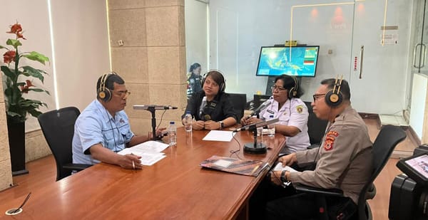Polda Maluku Luncurkan “Polisi Mengajar” Strategi Humanis Bentuk Generasi Emas hingga Wilayah 3T "Par Maluku Pung Bae"