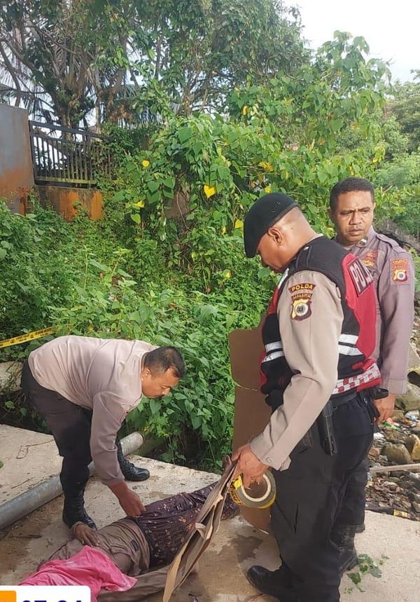Polisi  Evakuasi Jenazah Perempuan di Muara Sungai Wai Ruhu, Identitas Korban Masih Didalami