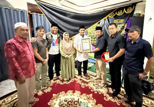 Berkontribusi Besar pada Olahraga, KONI Sumbar Berikan Penghargaan Kehormatan untuk Munandar Maska dan Thio Hok Seng