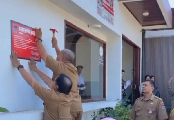Respon Laporan Warga, Dinas PUPR Kota Padang Segel Bangunan Kafe Tanpa PBG