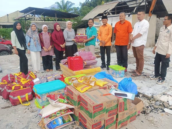 Dinsos Pasbar Salurkan Bantuan untuk Korban Kebakaran di Sungai Aur dan Simpang Empat