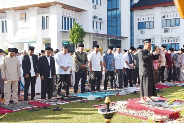 Sholat Idul Adha 1447 H, Ribuan Jema’ah Padati Halaman Balaikota Pariaman