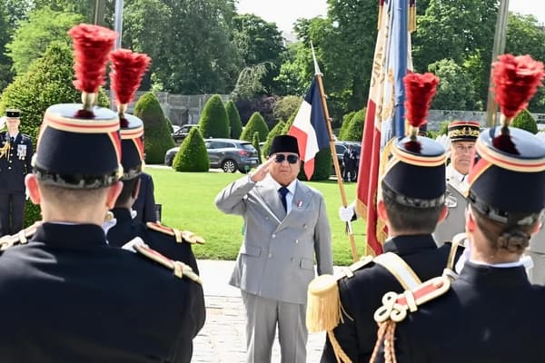Presiden Prabowo Subianto Disambut Upacara Kehormatan Kenegaraan di Les Invalides Paris
