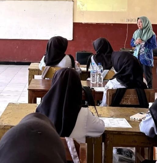 Siswa SMK N 1 Bawen Terima Pelatihan Penyusunan Business Model Canvas (BMC)