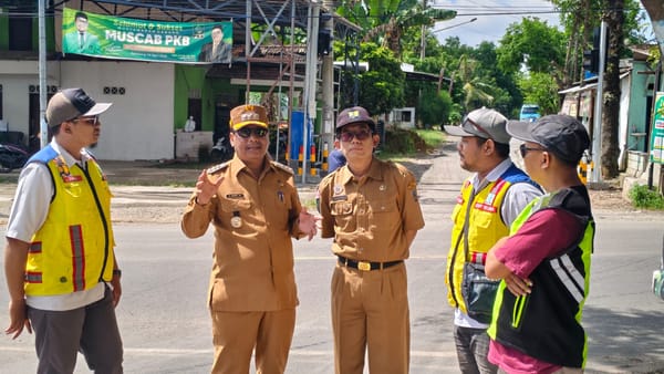 Bupati Harno Tinjau Peningkatan Jalan Landoh - Seren dan Tireman - Japerejo
