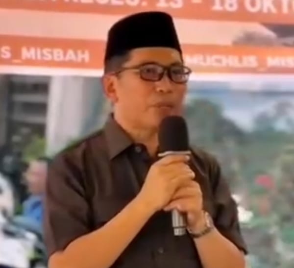 Pembinaan moral,Agama dan dialog lebih dianjurkan dalam menyikapi persoalan LBGT yang semakin meresahkan.