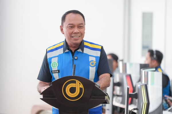 Hari Libur Kejepit  Lalin Tol Arah Jakarta Nampak  Padat Merayap