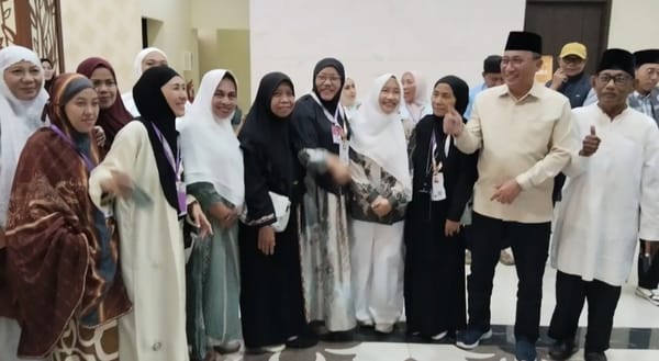Tinjau JCH Kloter 15 di Sudiang, Walikota Ternate Minta Jaga Kesehatan dan Saling Membantu