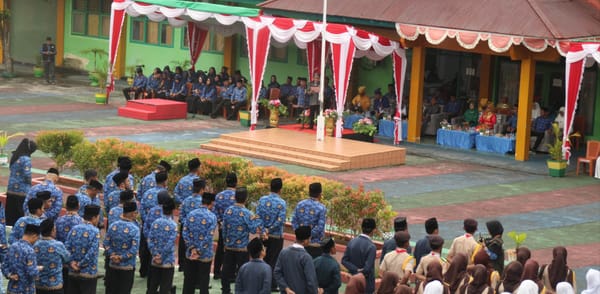 Hujan Gerimis Warnai Peringatan Hardiknas 2026, Kemenag Malut Teguhkan Komitmen Pendidikan
