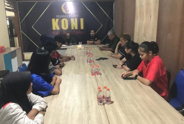 Sekum KONI Lepas Tim FORKI Malut, Atlit Siap Berlaga di Kejurnas Bandung