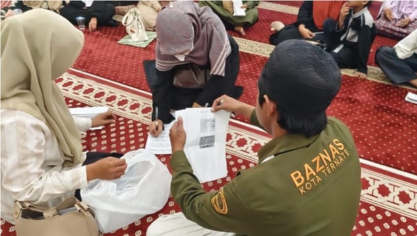 BAZNAS Kota Ternate Menyerahkan Bantuan Kepada 475 Guru Mengaji