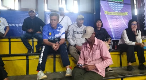 Warga Maluku Utara di Bandung Memberikan Dukungan Terhadap Atlit Karate di Kejurnas FORKI