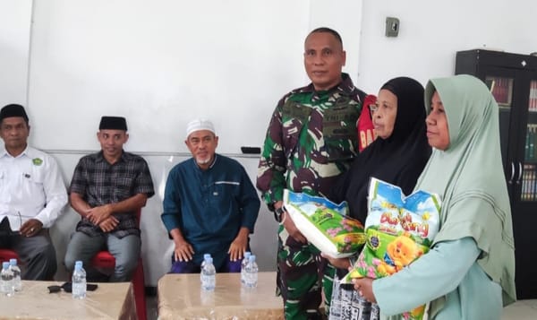 Laksanakan Program Rutin, BKM At-Taqwa Ternate Berbagi Sembako untuk Warga Kurang Mampu