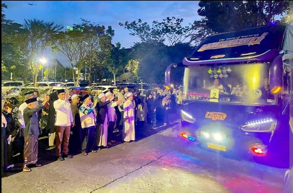 Zaini Lepas 104 Jemaah Haji, Total 296 Warga Palangka Raya Berangkat ke Tanah Suci