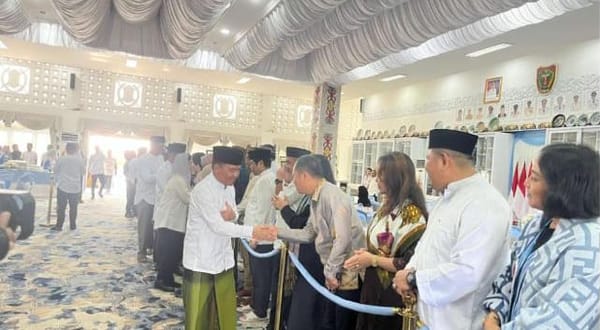 Open House Iduladha Gubernur Agustiar Dipadati Warga dan Pejabat, Suasana Hangat Penuh Keakraban