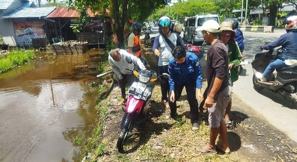 Diduga Korsleting, Motor Mendadak Terbakar Saat Isi Pertalite di Kios Pinggir Jalan A Yani Km 12.500 Gambut