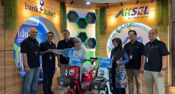 Berkah Kredit Multiguna, Pensiunan ASN Di Banjarmasin Boyong Sepeda Listrik Dari Bank Kalsel