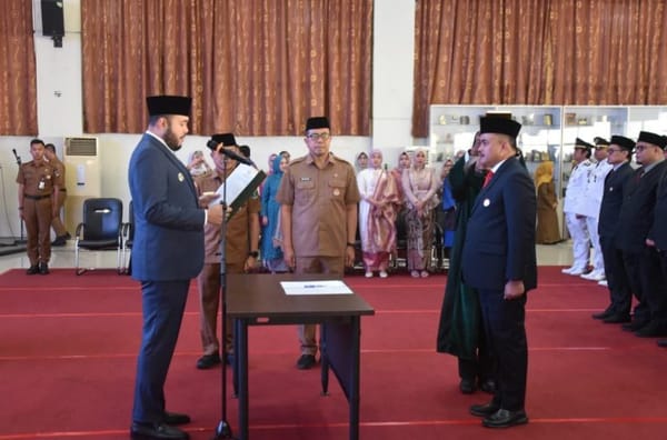 Perkuat Kinerja Birokrasi Daerah, Wali Kota Padang Lantik Sekda dan Rotasi Kepala Dinas