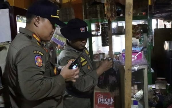 Diduga Jadi Lokasi Mesum dan Pesta Miras, Satpol PP Padang Tertibkan Atom Center