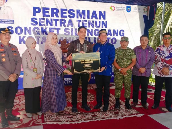 Resmikan Sentra Tenun Songket Silungkang, Wali Kota Sawahlunto Dorong Ekonomi Kreatif dan Wisata Budaya