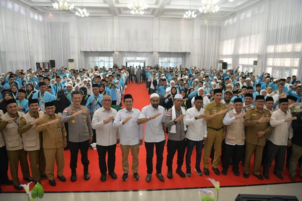 Lepas Kloter Perdana Calon Jemaah Haji Aceh, Gubernur Mualem Ingatkan Bersihkan Hati dan Jaga Kesehatan