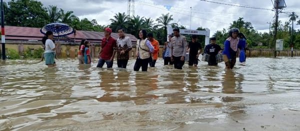 Curah Hujan Tinggi, Banjir Landa Dusun Jelimpo Kab. Landak Kalbar