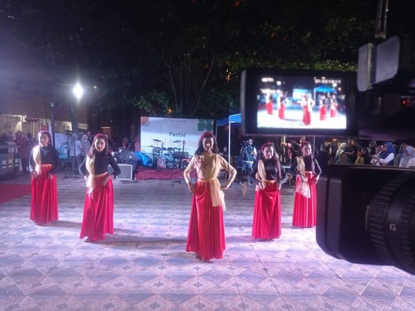Penampilan Seni dan Budaya di Kawasan Taman Kota Tua Padang Mampu Pikat Antusiasme Warga