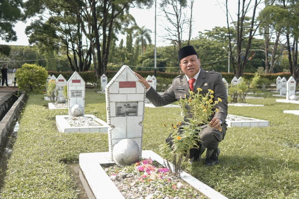 Bupati Kuansing Ziarah ke Makam Pejuang Kemerdekaan RI