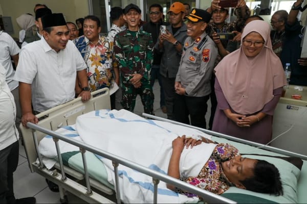 Wagub Taj Yasin Kunjungi Siswa Korban Robohnya Atap Bangunan Kelas